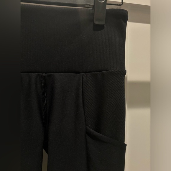 Alo Yoga leggings - Picture 6 of 12